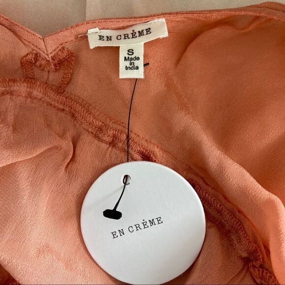 En Crème Ombré V-Neck ruffle trim tank top - NWT - Picture 7 of 8